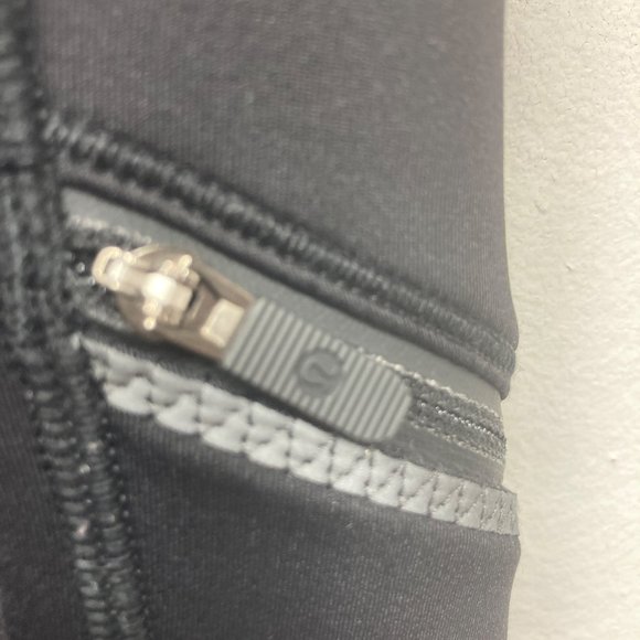 Lululemon hi rise black side pocket yoga leggings 8 - Picture 4 of 8